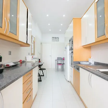 홈스테이 Rua Luciano Cordeiro Bhuiyan Family Host 리스본