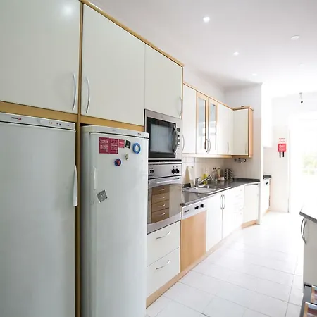 Rua Luciano Cordeiro Bhuiyan Family Host